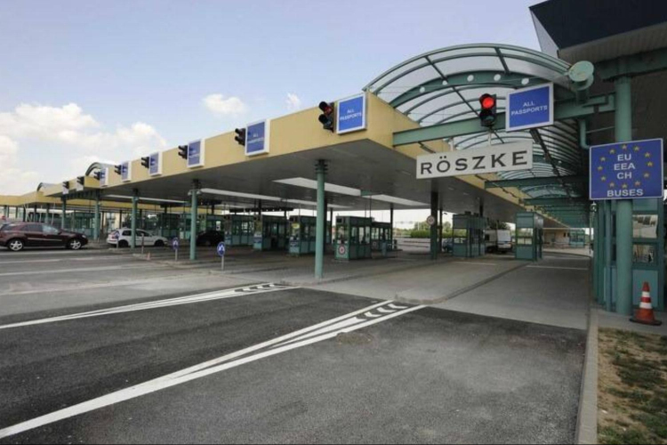 Hosszú a várakozás a röszkei autópálya-átkelőnél