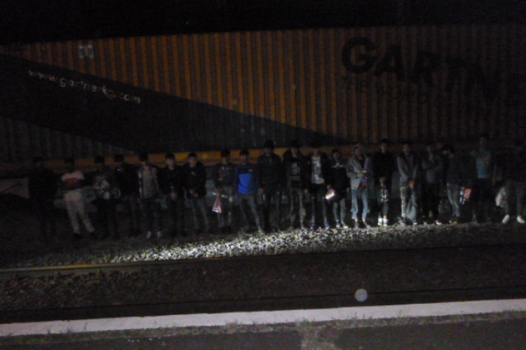 Csaknem háromszáz határsértő ellen intézkedtek a hétvégén