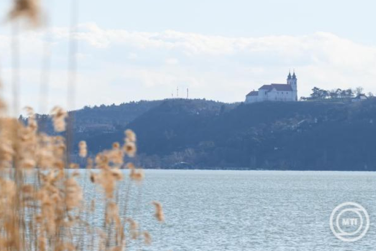 Napos, az átlagosnál enyhébb, tavaszias idő várható március első hetében