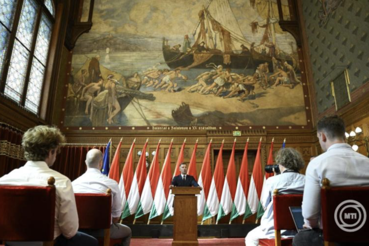 Magyar Péter: arra számítunk, hogy a legfőbb ügyész rövidesen le fog mondani