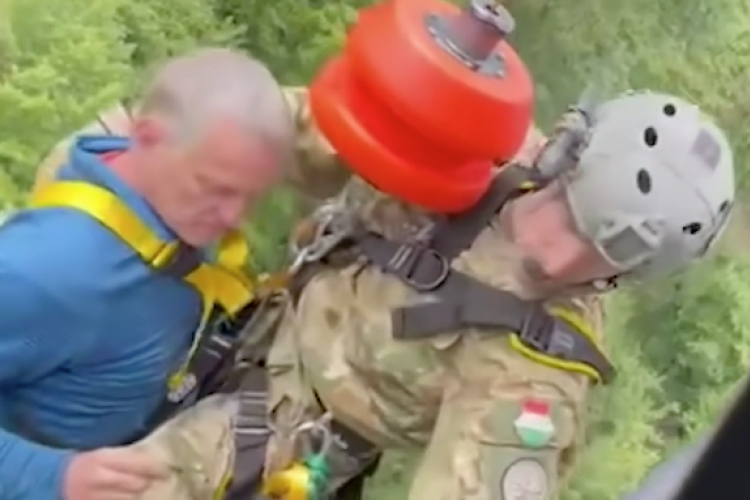Emberéleteket mentettek a magyar katonák Szlovéniában - Videó
