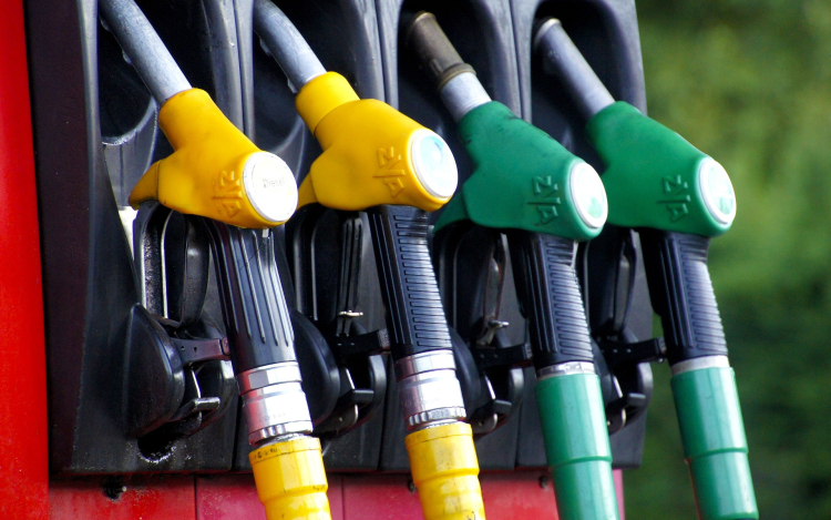 Kapitány István: a benzin ára a volt védett ár alá csökkent