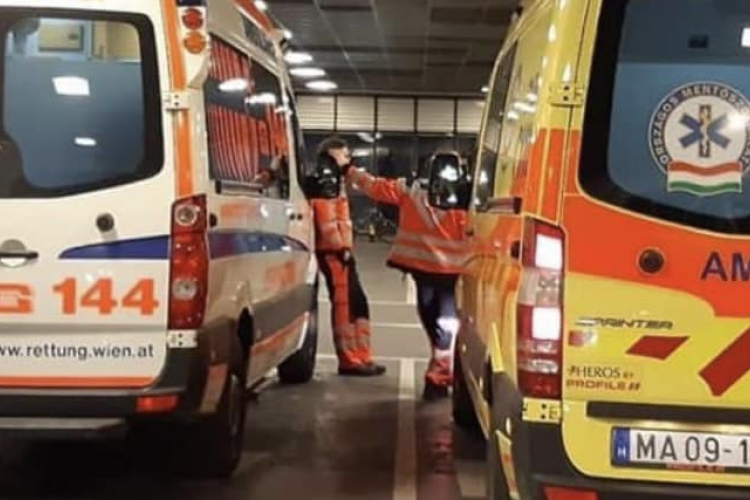 Osztrák mentősök láttak el egy férfit Budapesten