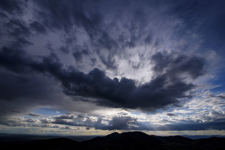 Felhősebb idő várható a héten, enyhülnek az éjszakai fagyok