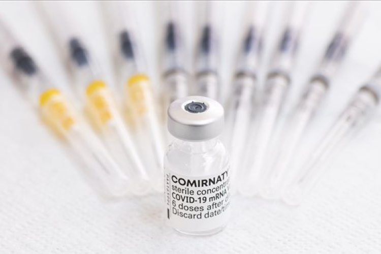 Májusban is rengeteg Pfizer-oltóanyag érkezett gyerekek számára